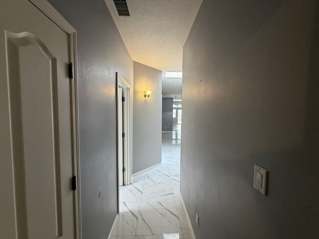 Building Photo - Beautiful Luxury Single Story Town Home Available Near Coors Blvd NW & Dellyne Ave NW!