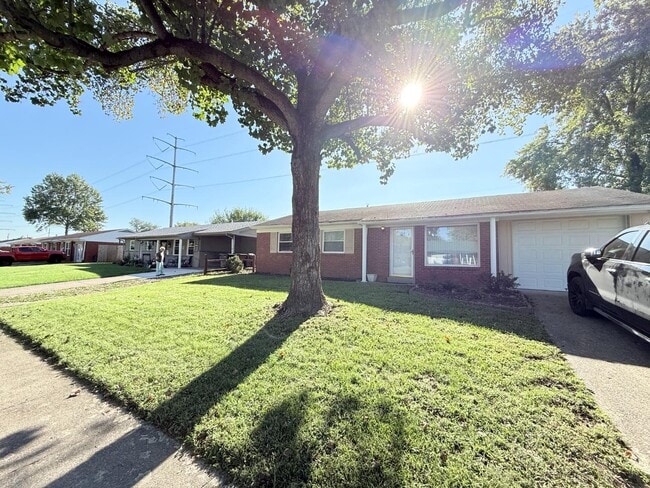 Building Photo - 1325 Longfellow Dr