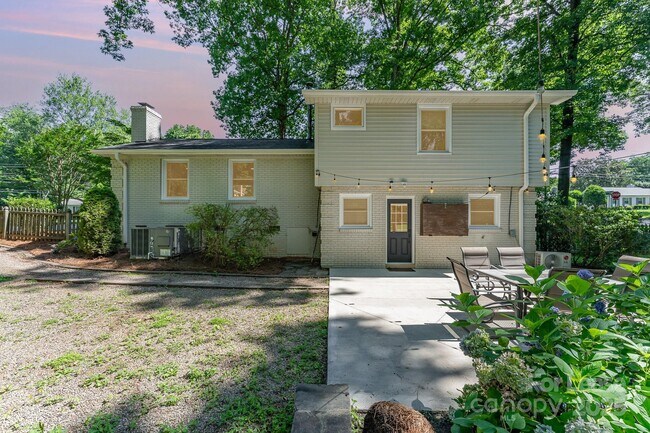 Building Photo - 4014 Sulkirk Rd