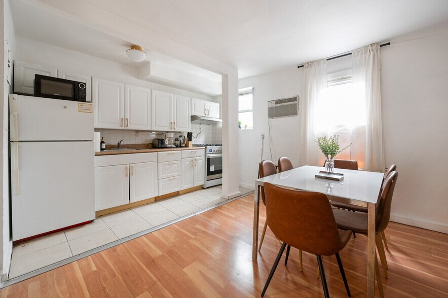 Building Photo - 309 W 28th St