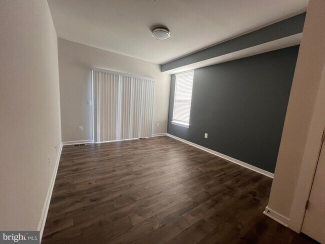 Building Photo - 44625 Wolfhound Sq