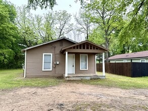 Building Photo - 705 Parkway