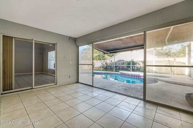Building Photo - 2187 Hedgerow Dr