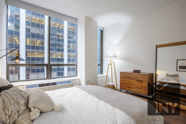 Building Photo - Open Exposure   Oversized Living Room    F...