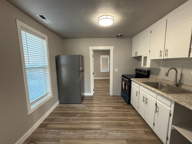 Building Photo - Now renting 1 bedroom House