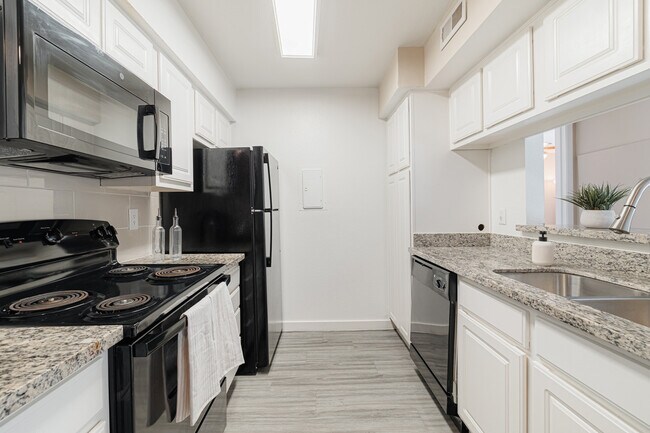 Primary Photo - Welcome Home to Comfort and Convenience 2/2