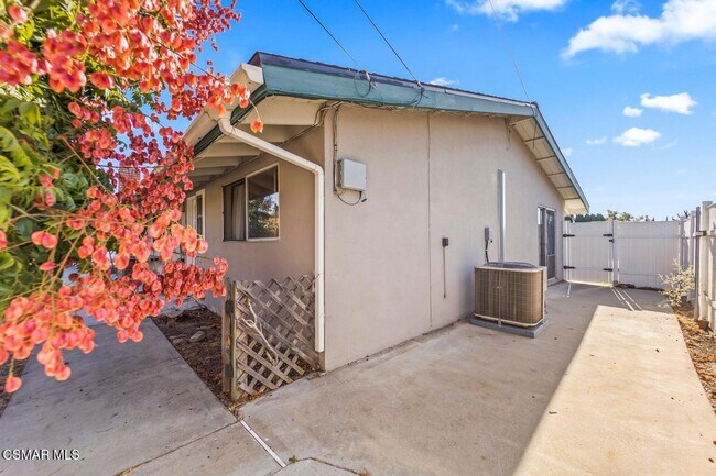 Building Photo - 1217 Coventry Dr
