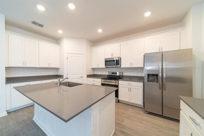 Building Photo - 2898 Armstrong Ave