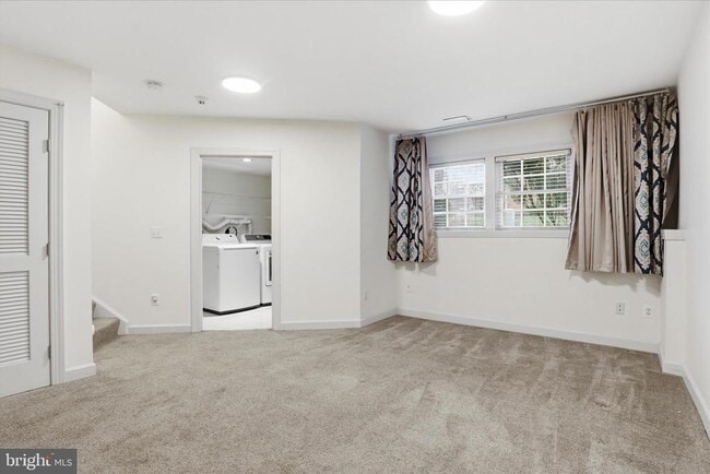 Building Photo - 901 Harrison Cir