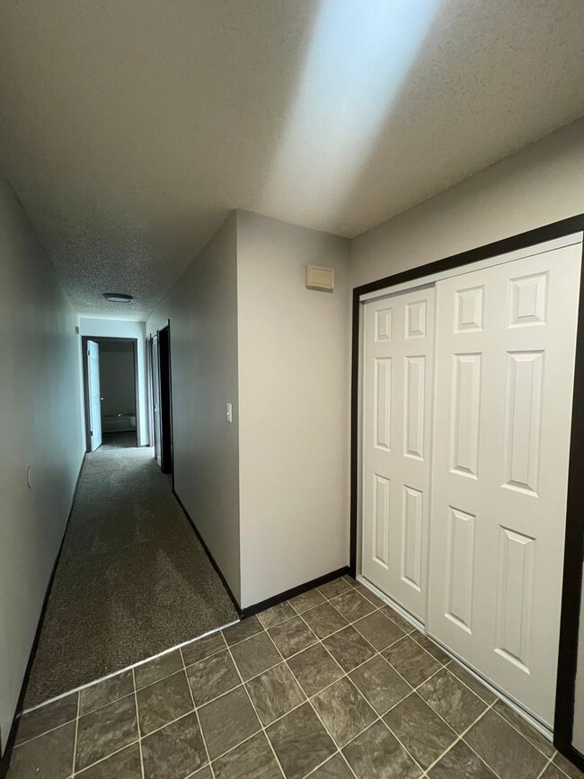 Building Photo - Huge Second floor 2 Bedroom with a Huge pr...