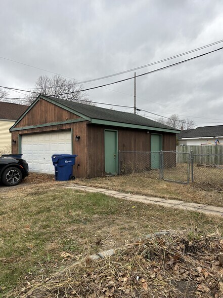 Building Photo - 701 9th Ave N