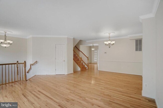 Building Photo - 4684 Carisbrooke Ln