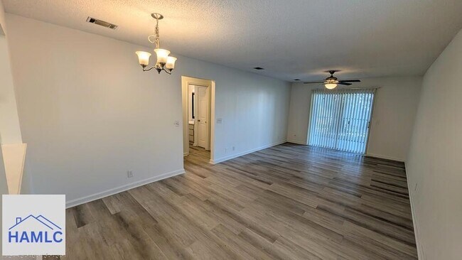 Building Photo - 910 Brett Dr