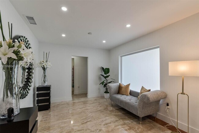 Building Photo - 17420 SW 84th Ct