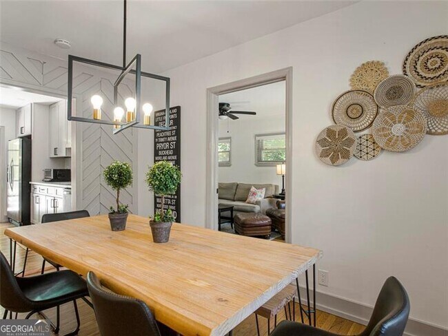 Building Photo - 1572 Berkeley Ln NE