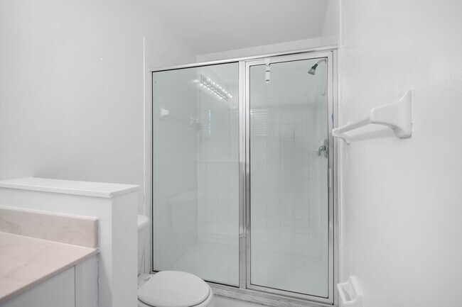 Building Photo - Charming 2-bedroom, 2.5-bathroom townhome ...