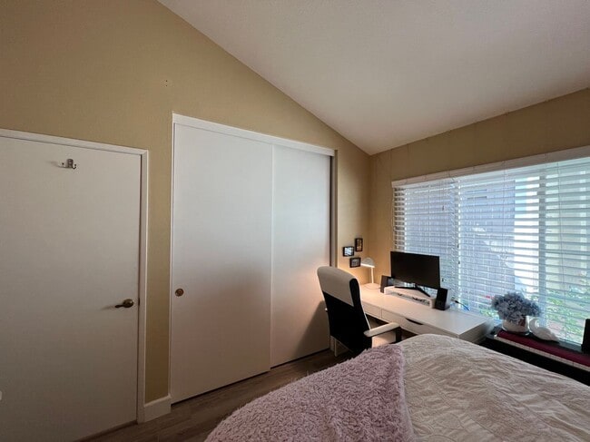 Building Photo - 5 Coldstream, 47