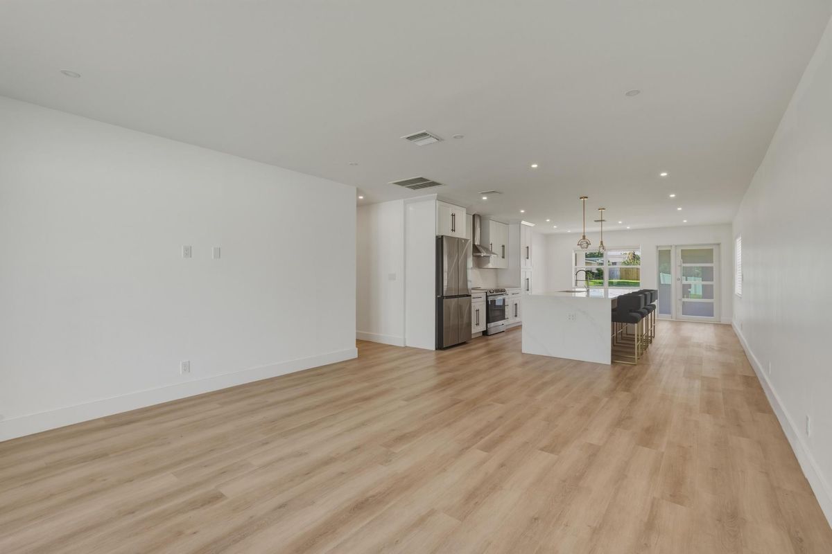 Building Photo - 461 SW 1st St