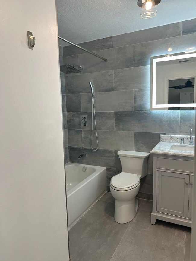 Building Photo - 4 Bedroom 3 Bathroom in Winter Haven