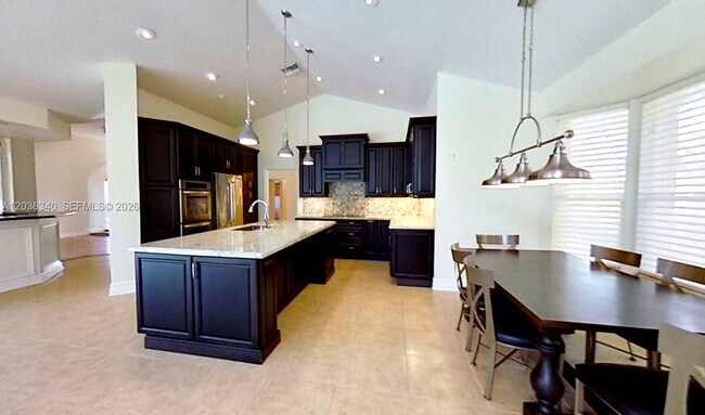 Building Photo - 405 Sabal Way