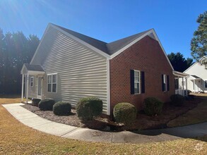 Building Photo - One Story 3 Bedroom 2 Bath Duplex