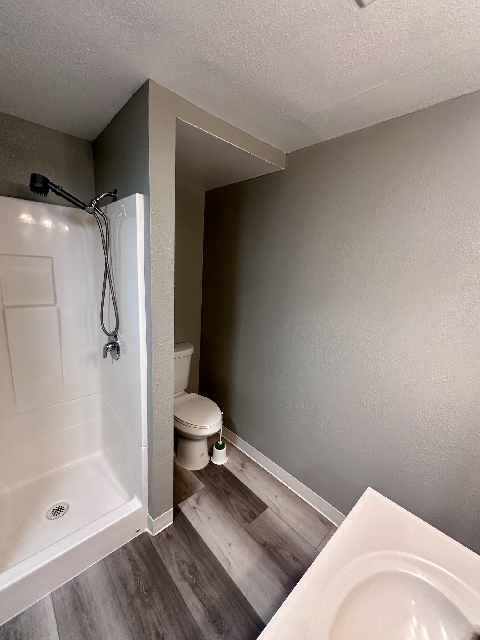 Building Photo - 1707 W 6th Ave