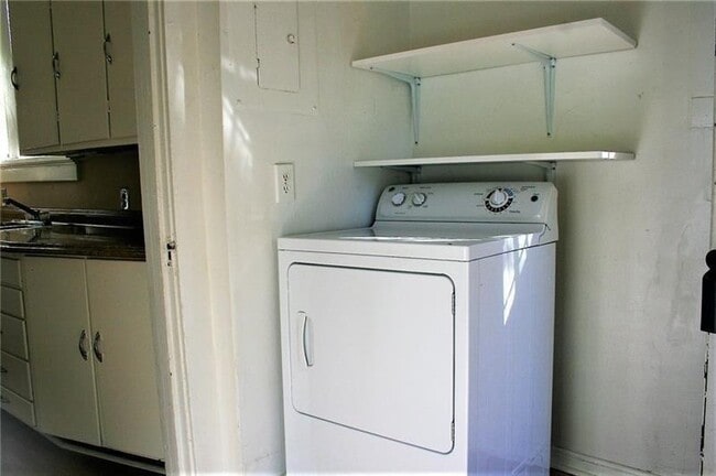 Building Photo - 505 8th St NE