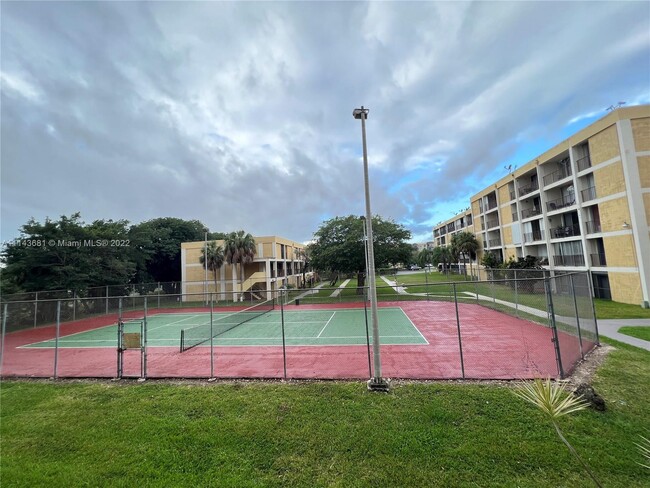 Building Photo - 9210 Fontainebleau Blvd
