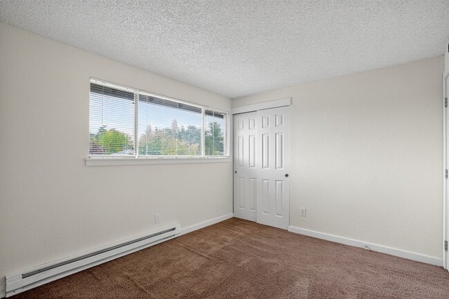 Building Photo - 2865 N Clark Ct