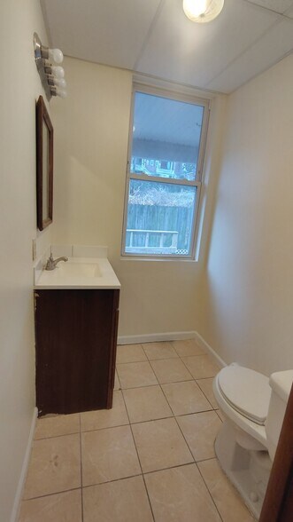 Building Photo - 410 Fayette St