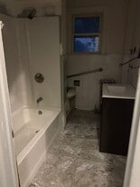 Building Photo - 451 Oak St