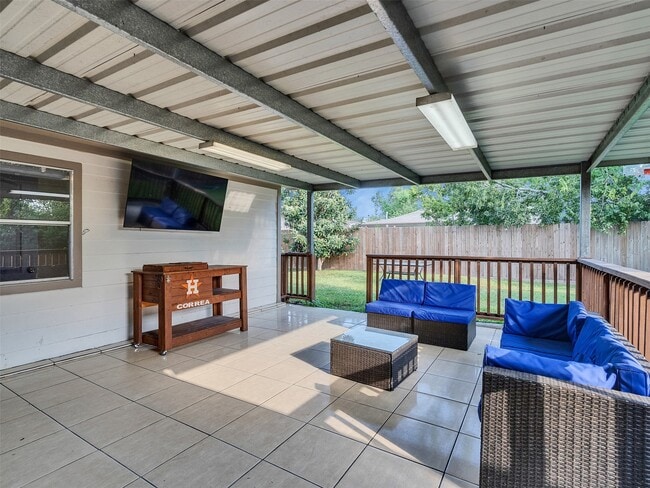 Building Photo - 667 Edgebrook Dr