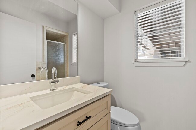 Building Photo - 365 Piney Point Rd