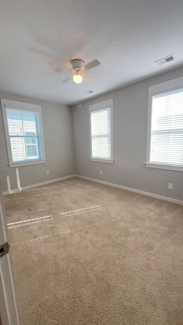 Building Photo - Beautiful Home in Summers Corner