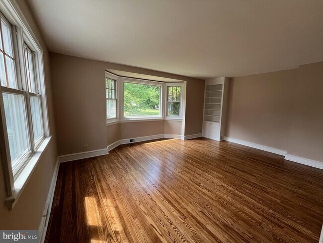 Building Photo - 27 Bysher Ave