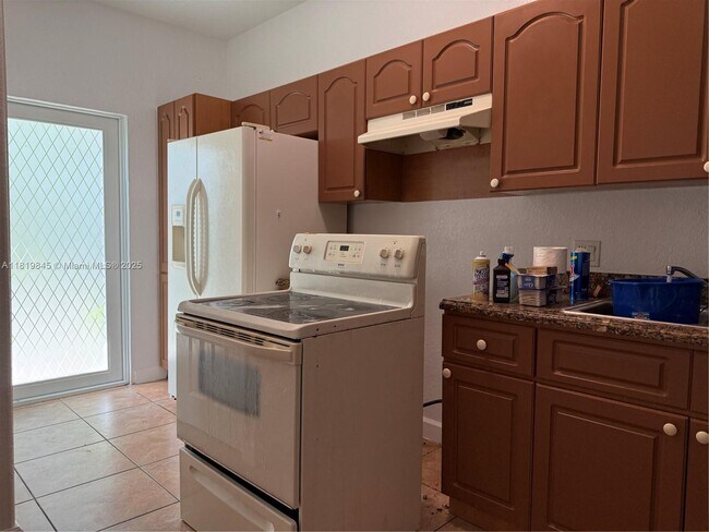 Building Photo - 13232 Old Biscayne Dr
