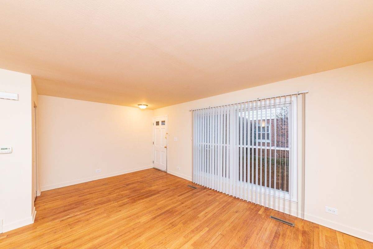 Building Photo - 820 N Milwaukee Ave