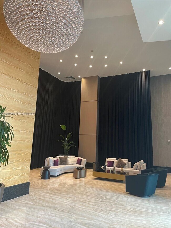 Building Photo - 950 Brickell Bay Dr