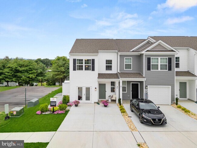 Building Photo - 37 Wisdom Ln