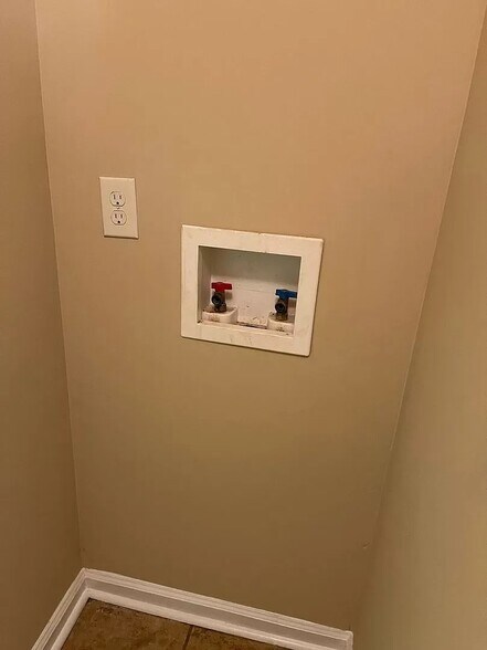 Building Photo - 33 Drews Way