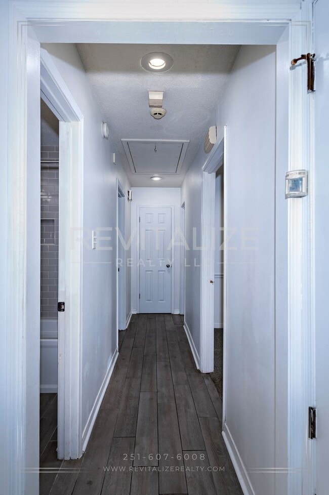 Building Photo - Immaculate 3BR / 2BA Home in Carriage Hills