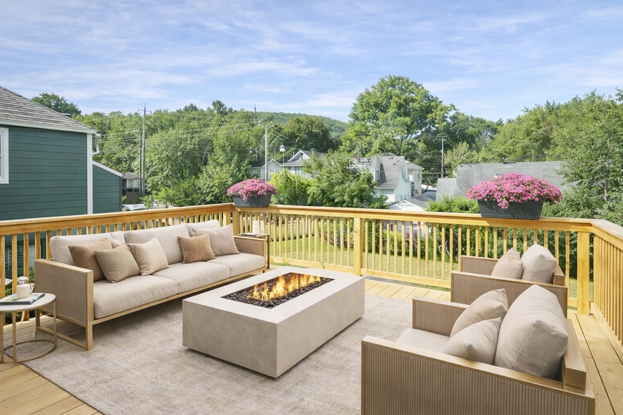 Building Photo - 116 Mary St