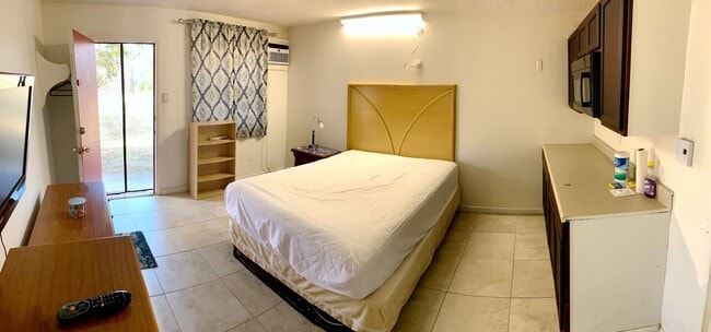Building Photo - Hideout Room # 10