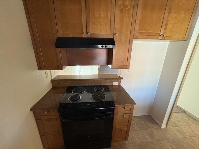 Building Photo - 1030 W MacArthur Blvd