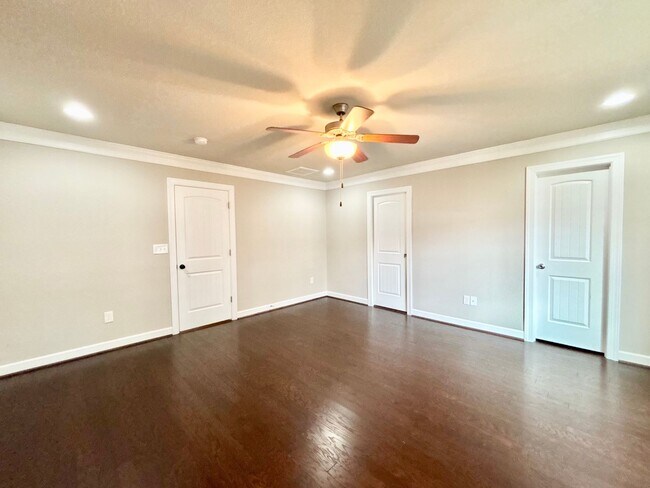 Building Photo - Gorgeous Home in Town Center Virginia Beach!