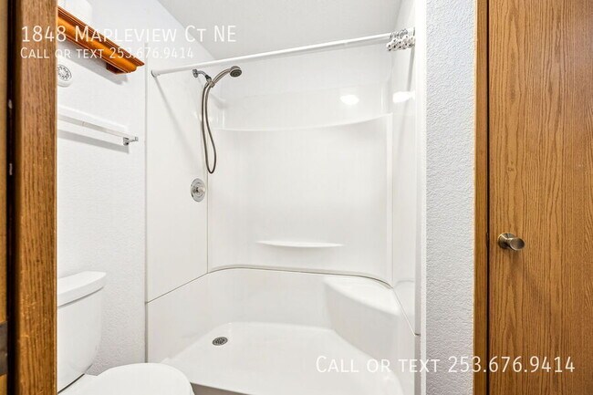 Building Photo - 1848 Mapleview Ct NE