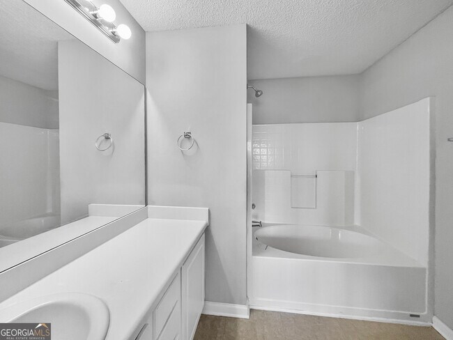 Building Photo - 10 Fieldview Ln