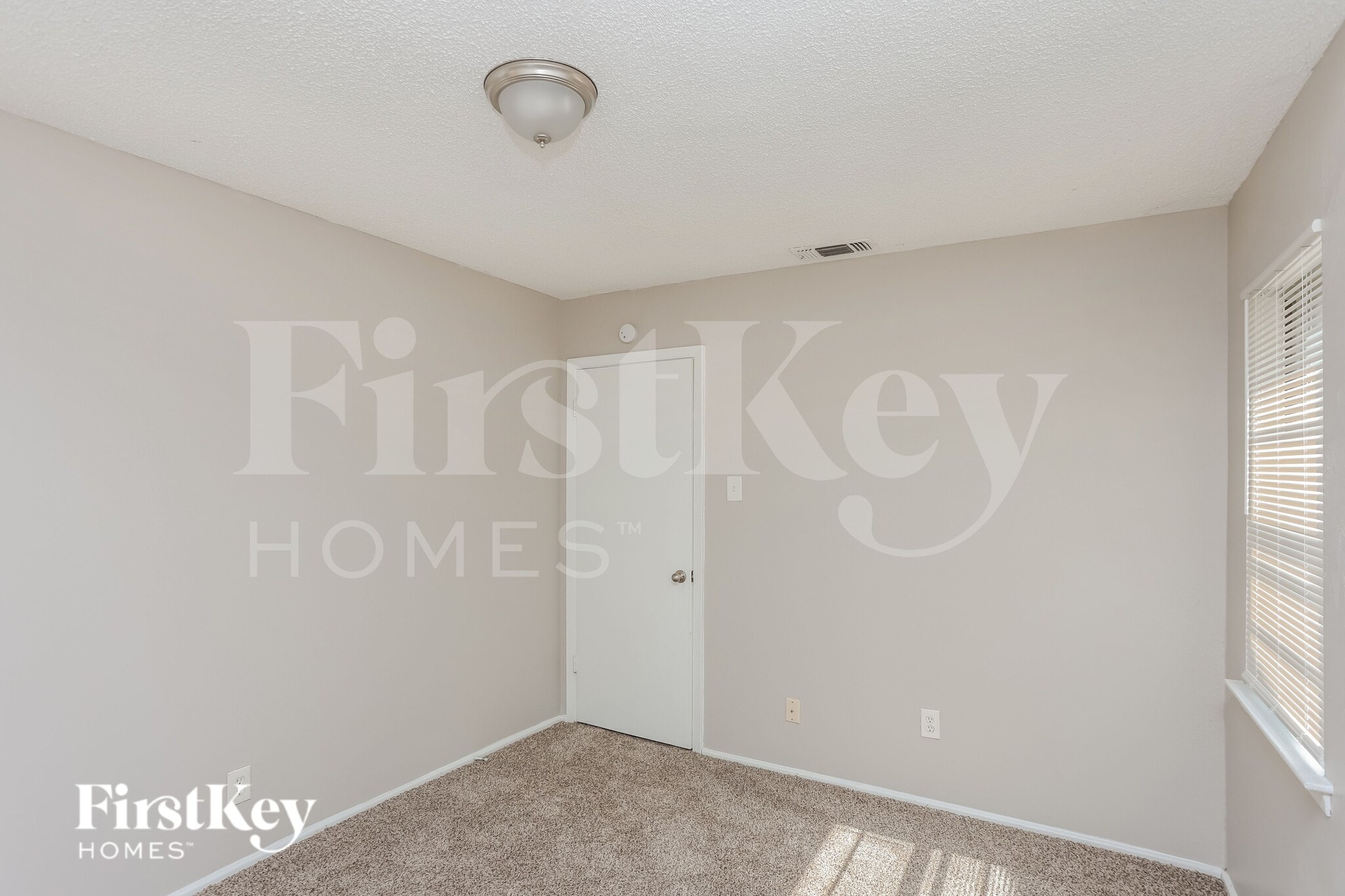 Building Photo - 604 Stonewall Dr