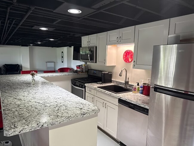 Building Photo - 15125 Washington Ave