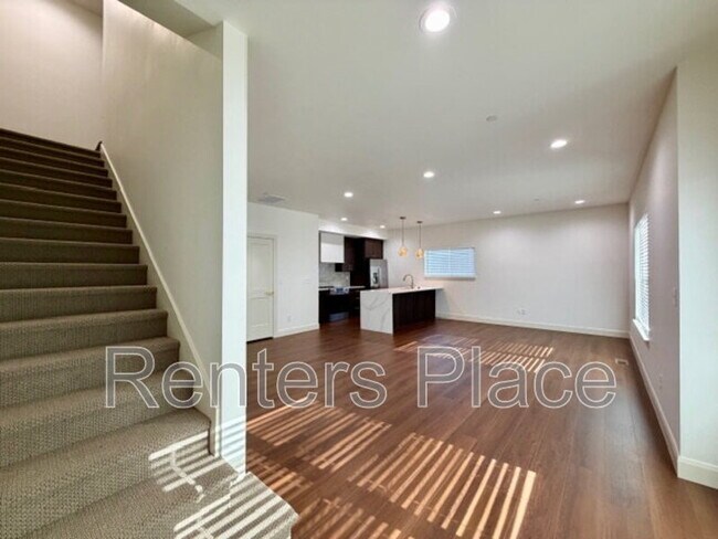 Building Photo - 1140 S Quincy Ave